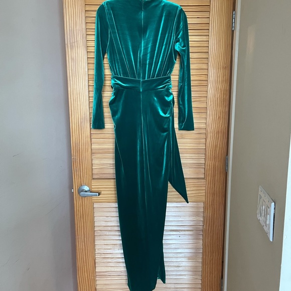 - Velvet emerald green house of CB gown - Picture 3 of 6